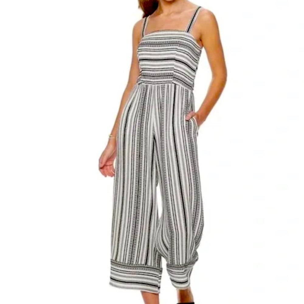 NWT! Stylish black and white striped jumpsuit - Size: L